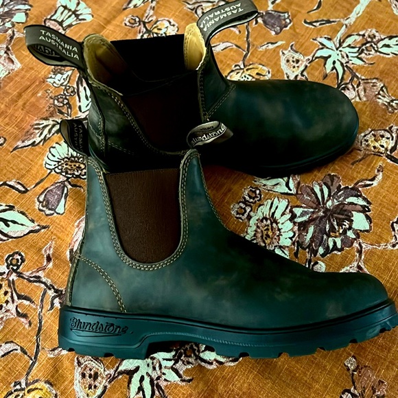 Blunsdtone CLASSIC 585 Chelsea Boot in Rustic brown - Picture 1 of 7